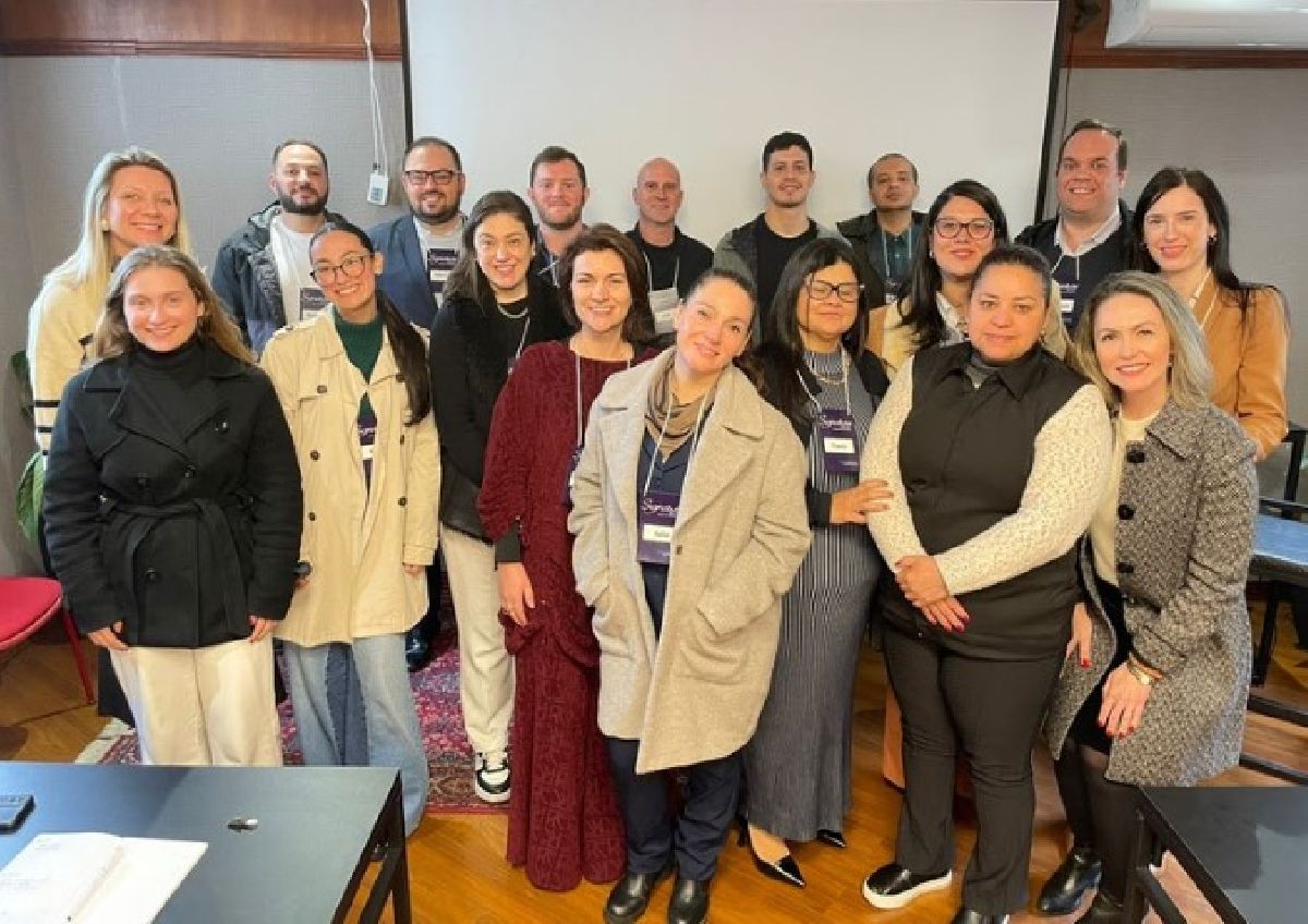 Encontro reúne lideranças do setor do turismo em Curitiba para falar sobre a potência da autoliderança