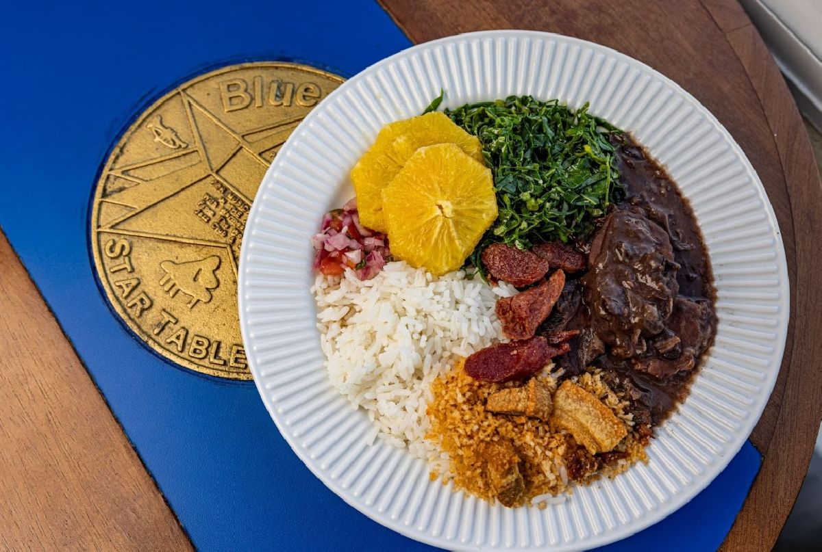 Blue Note Rio apresenta programação unindo feijoada e roda de samba aos sábados