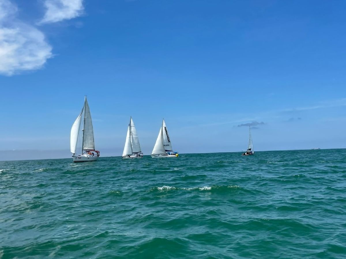 1ª Marina Itajaí deve atrair 500 pessoas com disputa de barcos por controle remoto e encerramento do circuito de regatas