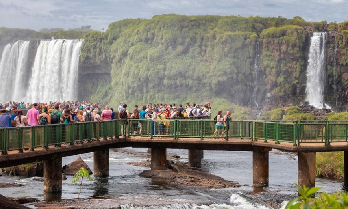 Parque Nacional do Iguaçu bate recorde e registra maior número de visitantes em agosto de toda a história