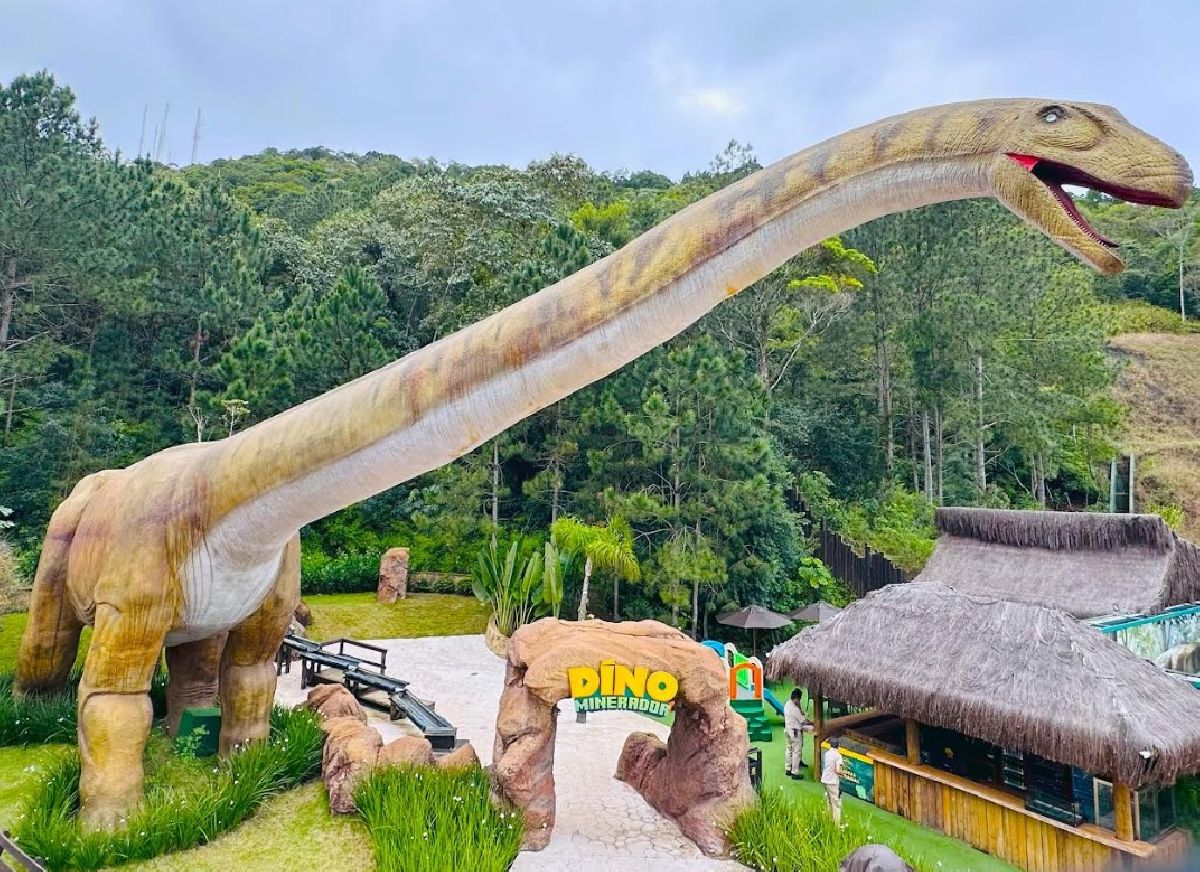 Maior parque de dinossauros do Brasil fica em SC e completa  dois anos em setembro