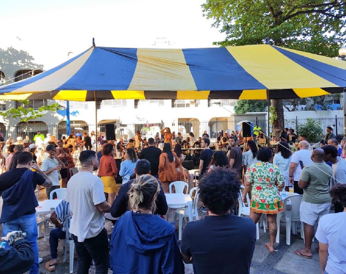 Rodas de Samba têm atraído atenção de moradores e turistas em várias regiões da cidade do Rio