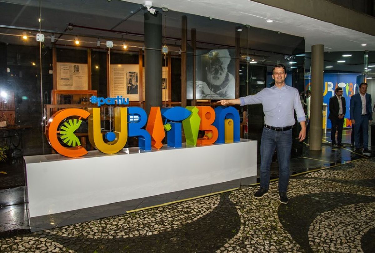 Nova marca de turismo lança campanha que convida o mundo a viver a cidade Curitiba/PR
