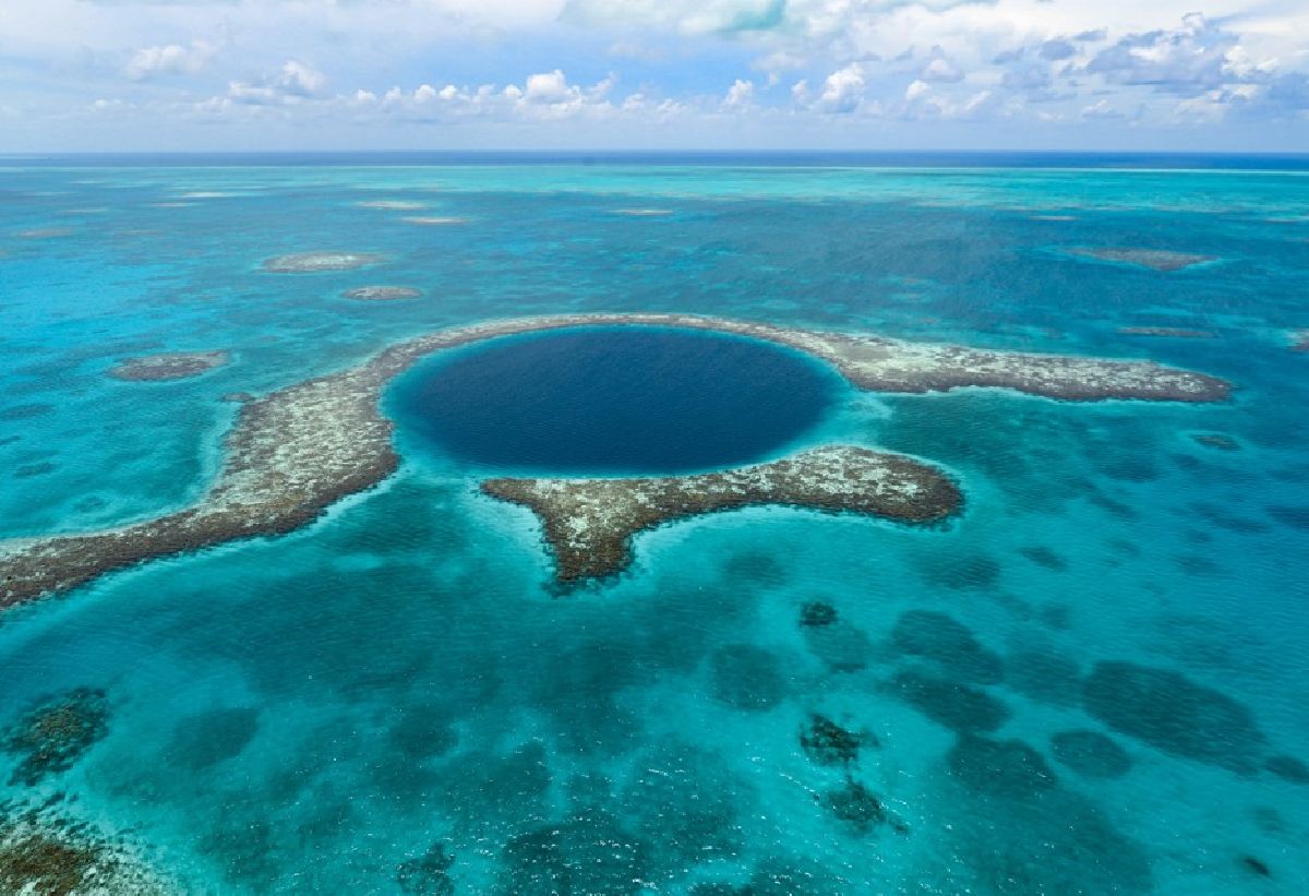 Belize do alto: sobrevoo do Great Blue Hole, uma das experiências mais incríveis do mundo