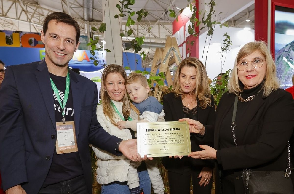 Araucária, símbolo de resiliência e força, é plantada em homenagem à Costa Rica