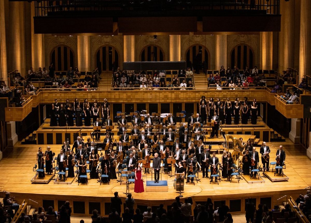 Osesp interpreta obras de Tchaikovsky e Puccini com Maestro Thierry Fischer, coros e cantores solistas