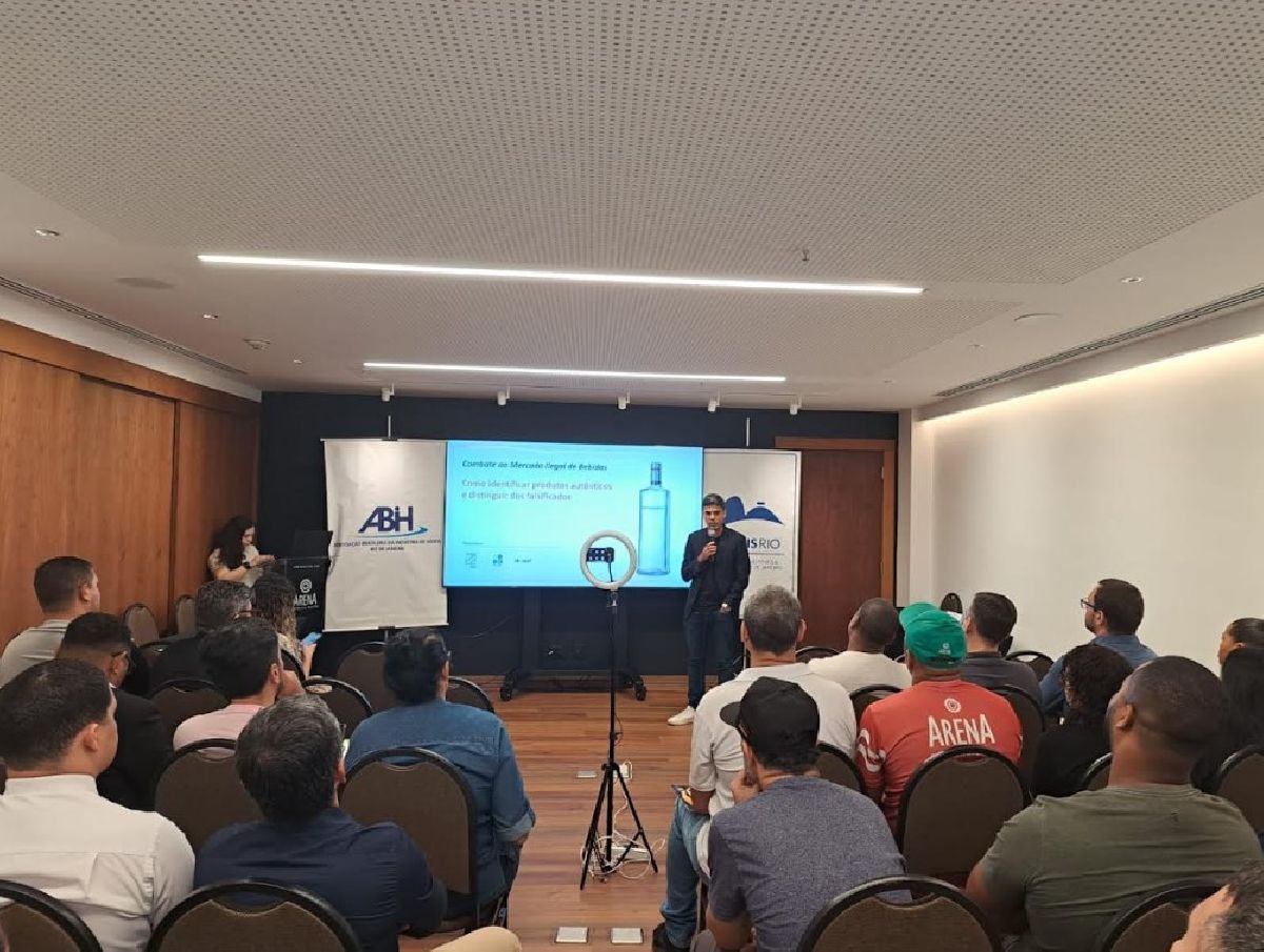 HotéisRIO e ABIH-RJ realizam treinamento sobre identificação de bebidas falsificadas