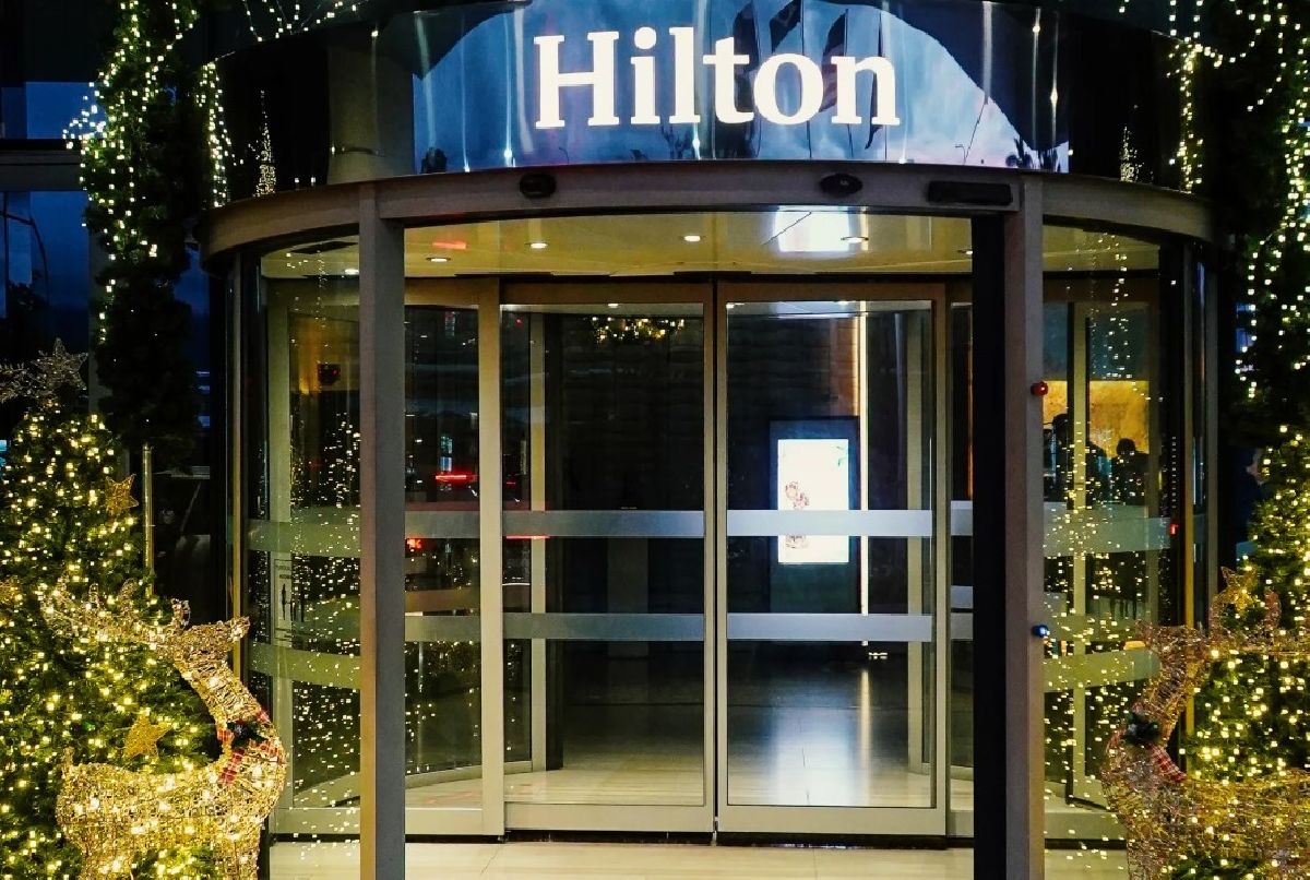 Hilton Barra Rio de Janeiro vence concurso do HotéisRIO de melhor decoração natalina entre os hotéis da cidade
