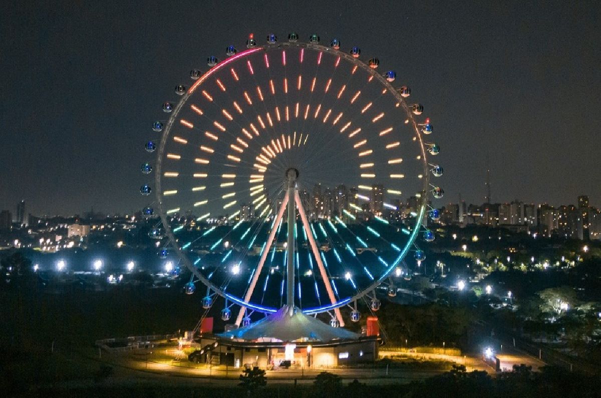Roda Rico celebra a chegada de 2026 com contagem regressiva e transmissão do show de luzes ao vivo