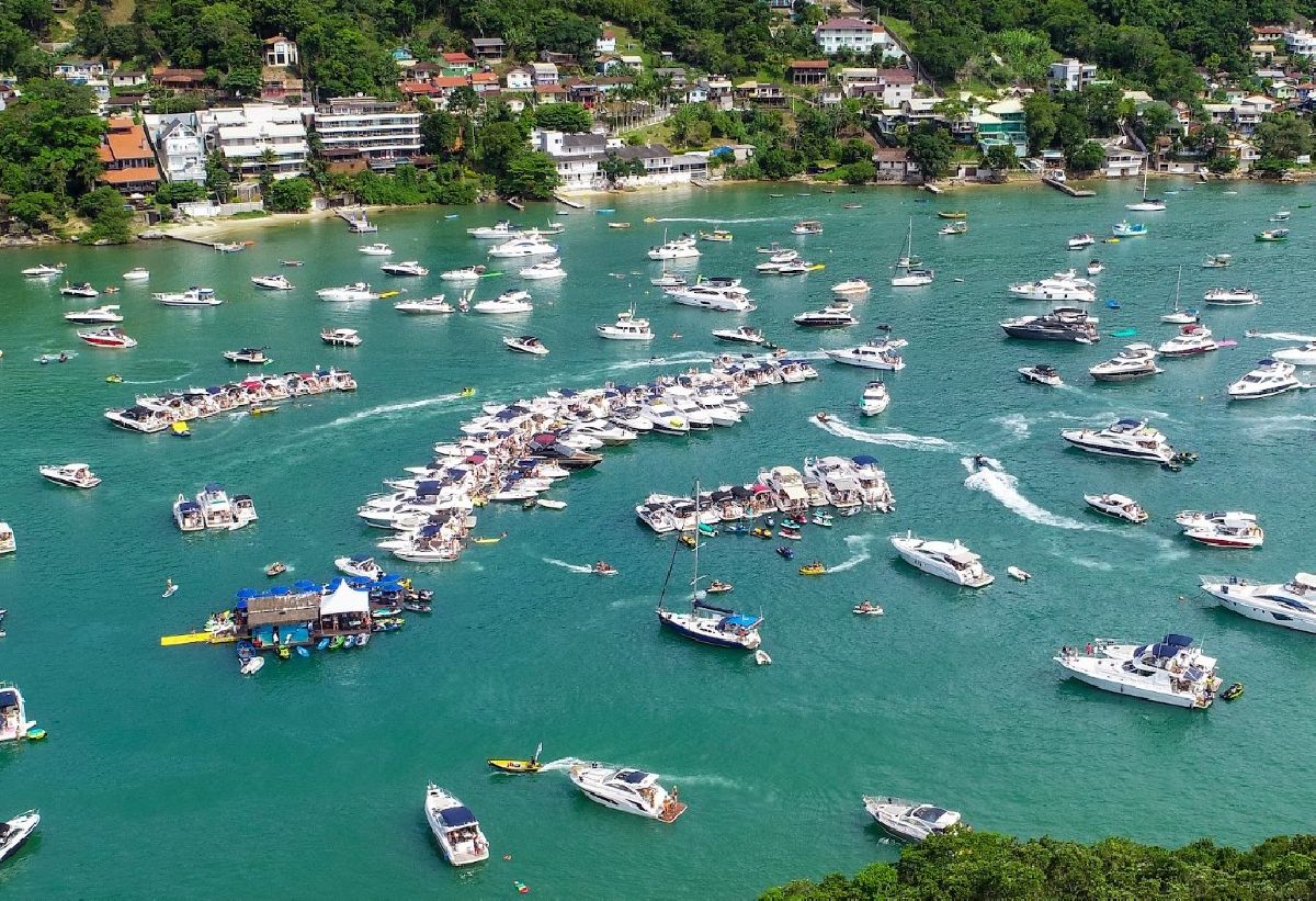 Com praias lotadas e mais lanchas no mar em SC, especialista reforça cuidados para evitar acidentes no verão