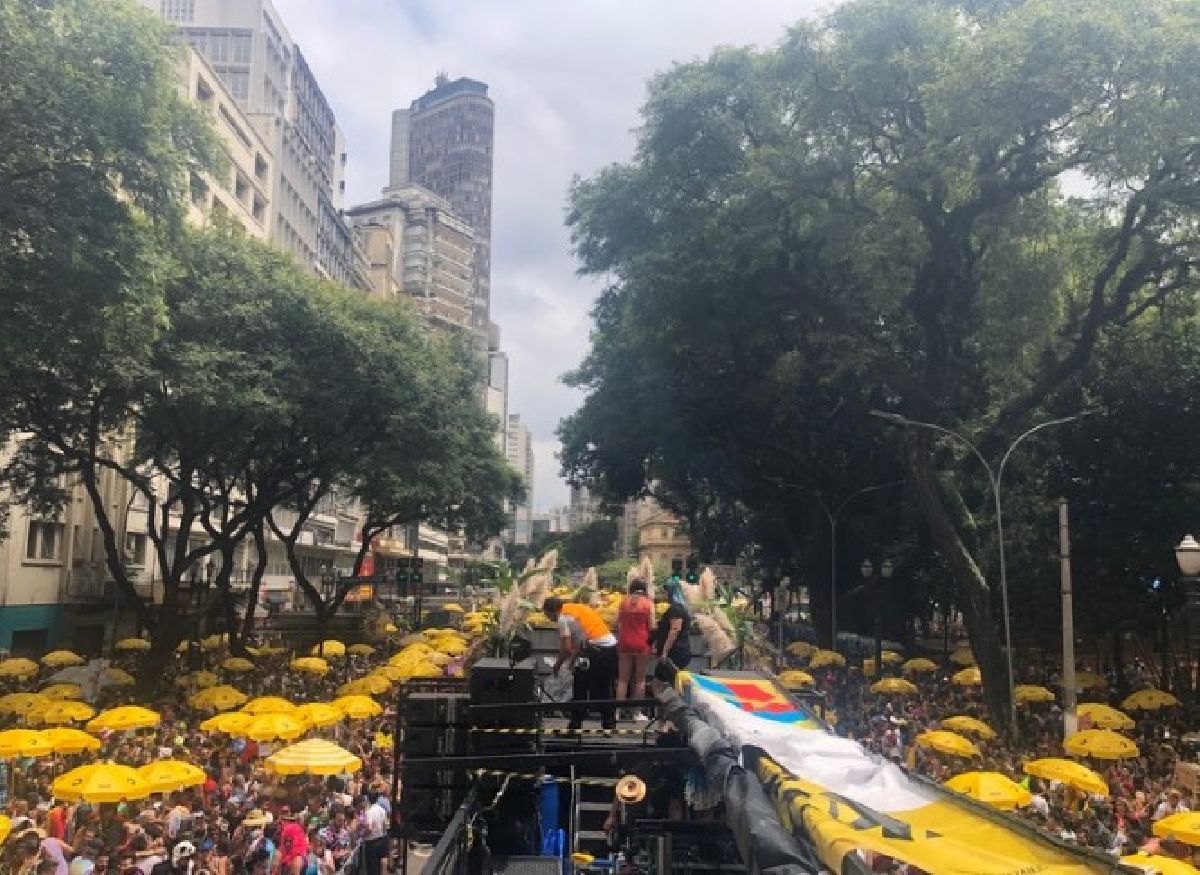 Compra de bilhetes aéreos para o Carnaval de SP cresce 11% em 2026, em relação ao mesmo período de 2025