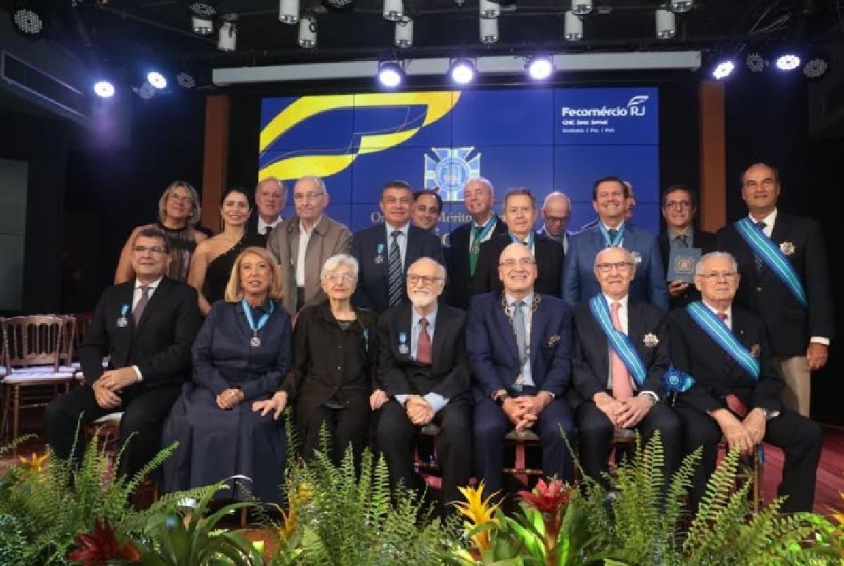 Otavio Leite e Nilo Sérgio Félix são condecorados pela Fecomércio RJ