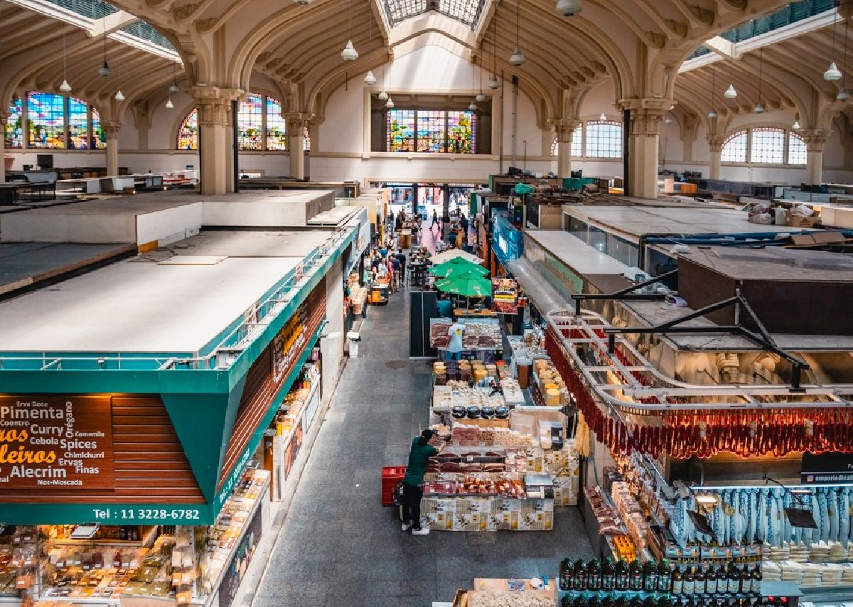 Mercadão recebe Unidos de Vila Maria em ressaca de Carnaval  