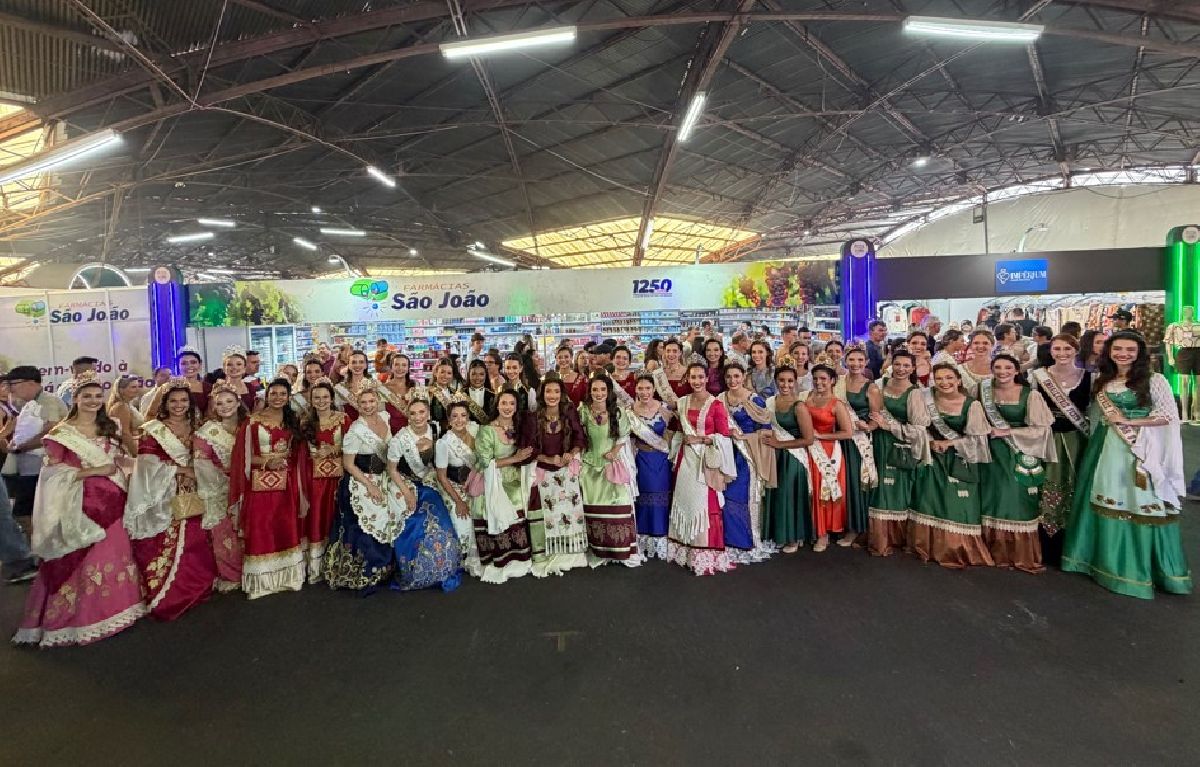 Presenças de cortes de diferentes festas do Rio Grande do Sul movimentam o Parque da Festa da Uva neste sábado