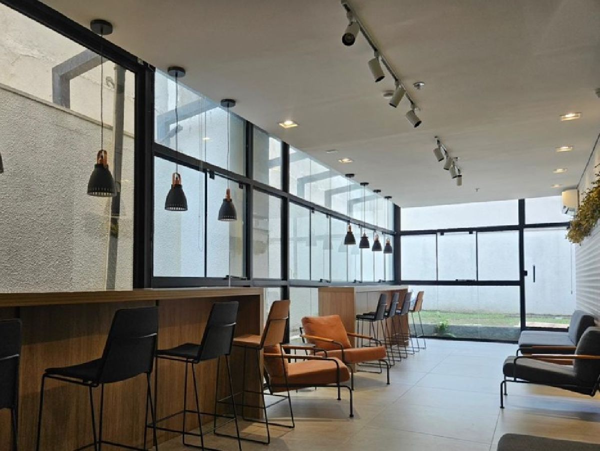 Entre voos e reuniões: hotel ao lado de Congonhas facilita a rotina de quem viaja a trabalho