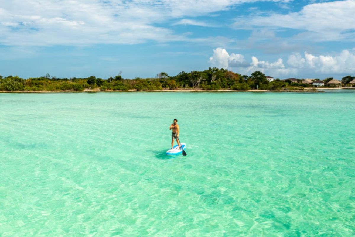 Belize: onde a água guia a jornada entre selvas, templos maias e o maior recife do Caribe
