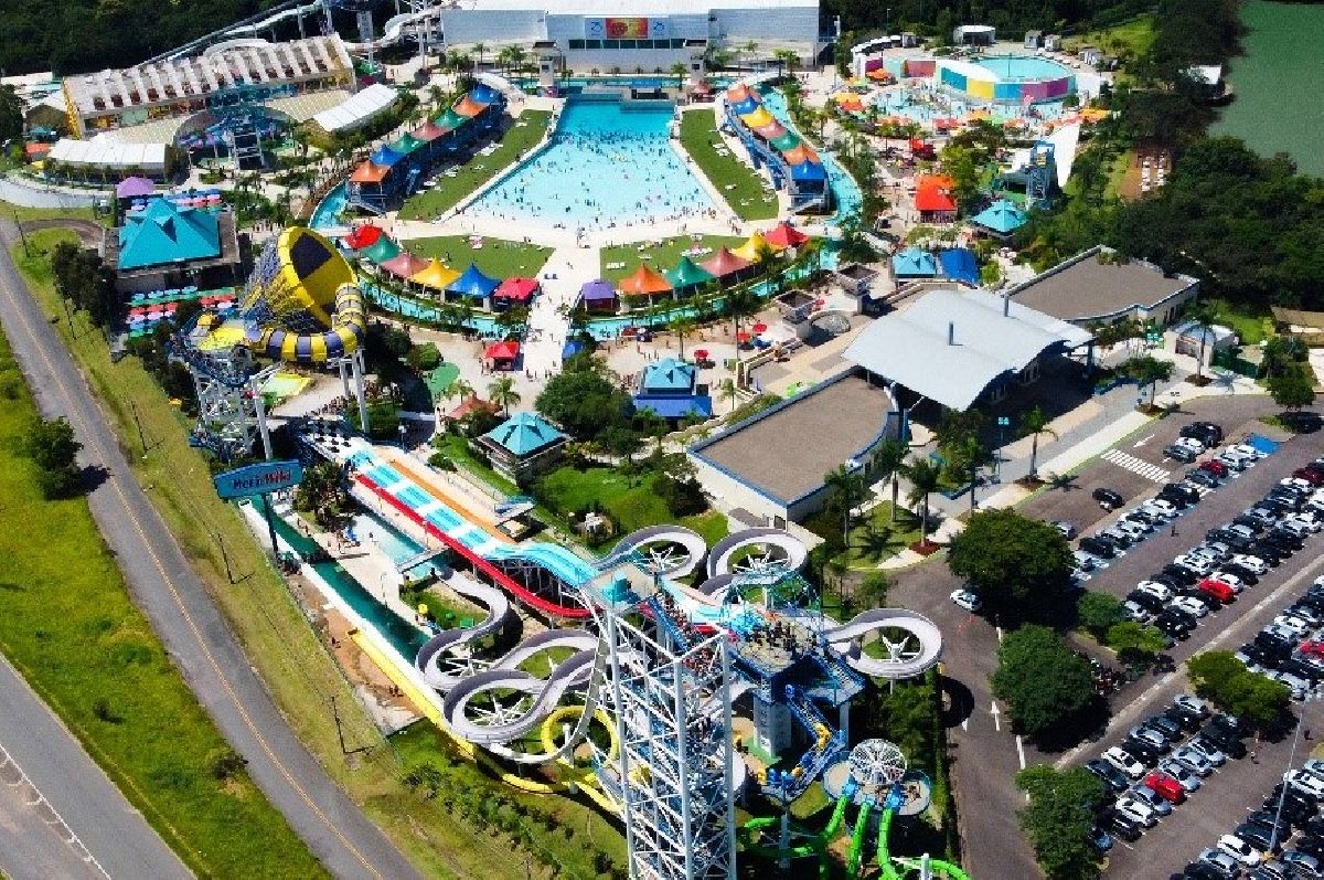 Wetn Wild encerra temporada de verão com grande celebração e reforça cultura de valorização e protagonismo de seus colaboradores