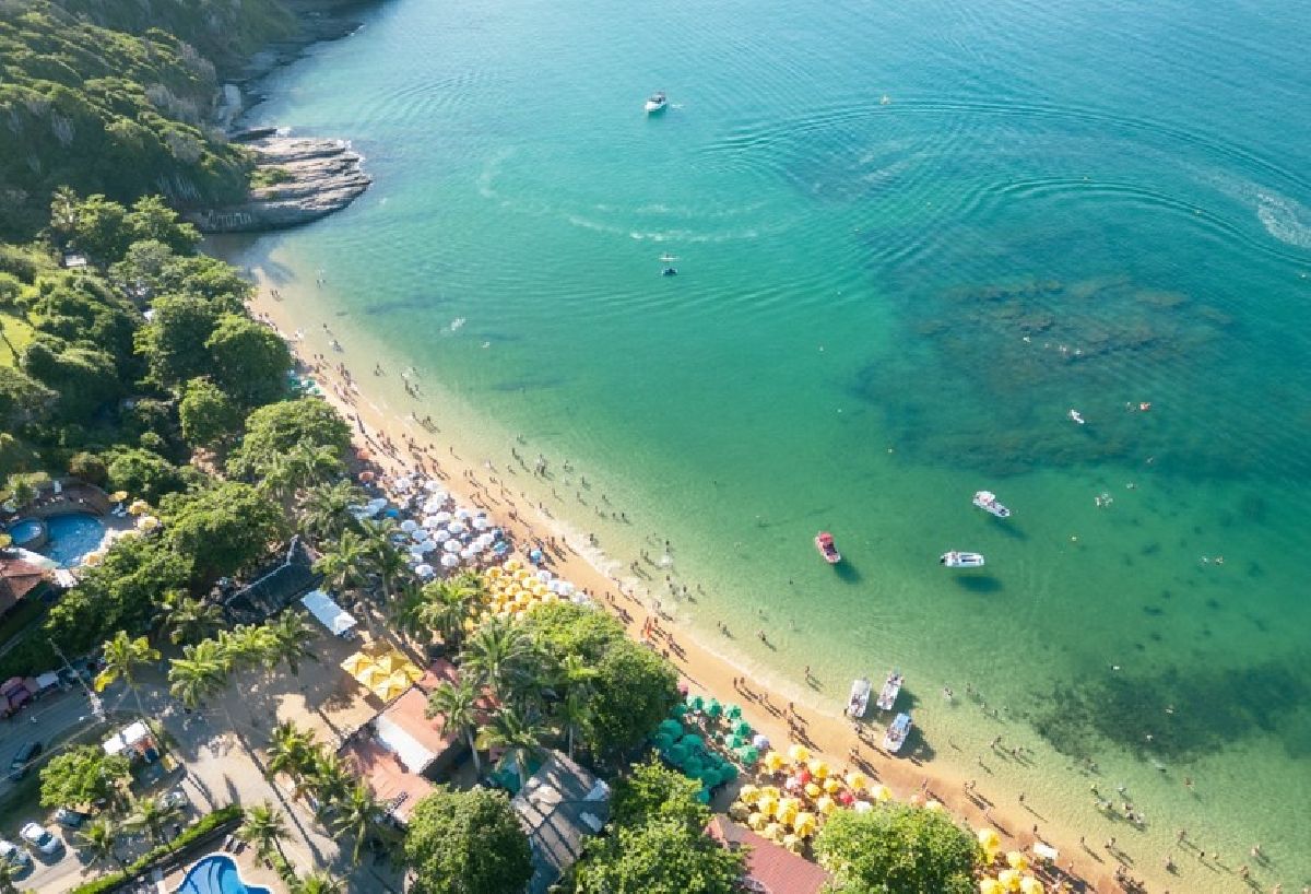 Feriado do Dia do Trabalhador em Búzios: roteiro reúne hospedagem, gastronomia e experiências ao ar livre