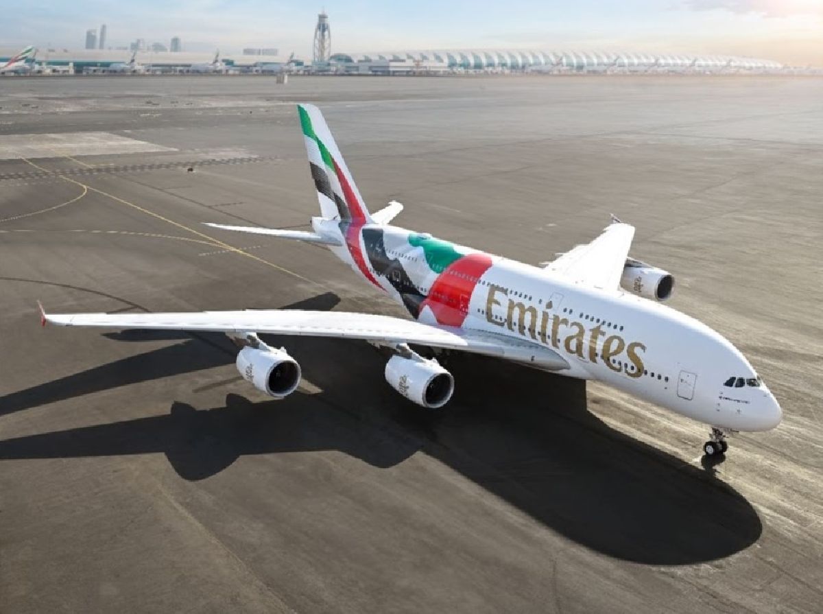 Emirates estreia pintura especial com bandeira dos Emirados Árabes Unidos no A380
