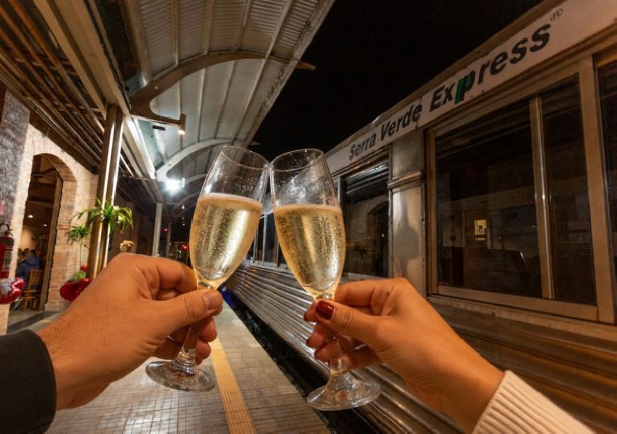 Trem da República oferece experiência completa para o Dia dos Namorados com o Expresso Noturno