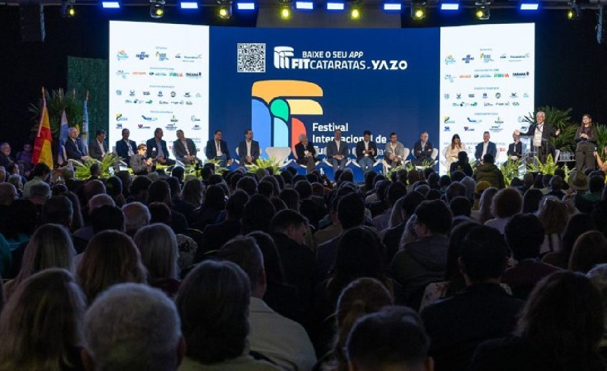 Foz do Iguaçu é a estrela da noite na abertura do FITCataratas