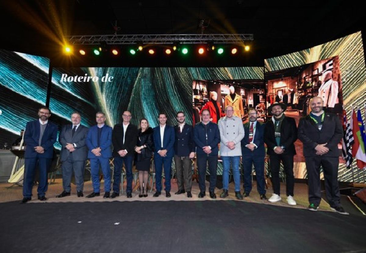 Com bar montado em palco no Palácio dos Festivais, abertura do Connection Terroirs do Brasil tem homenagens e certificações