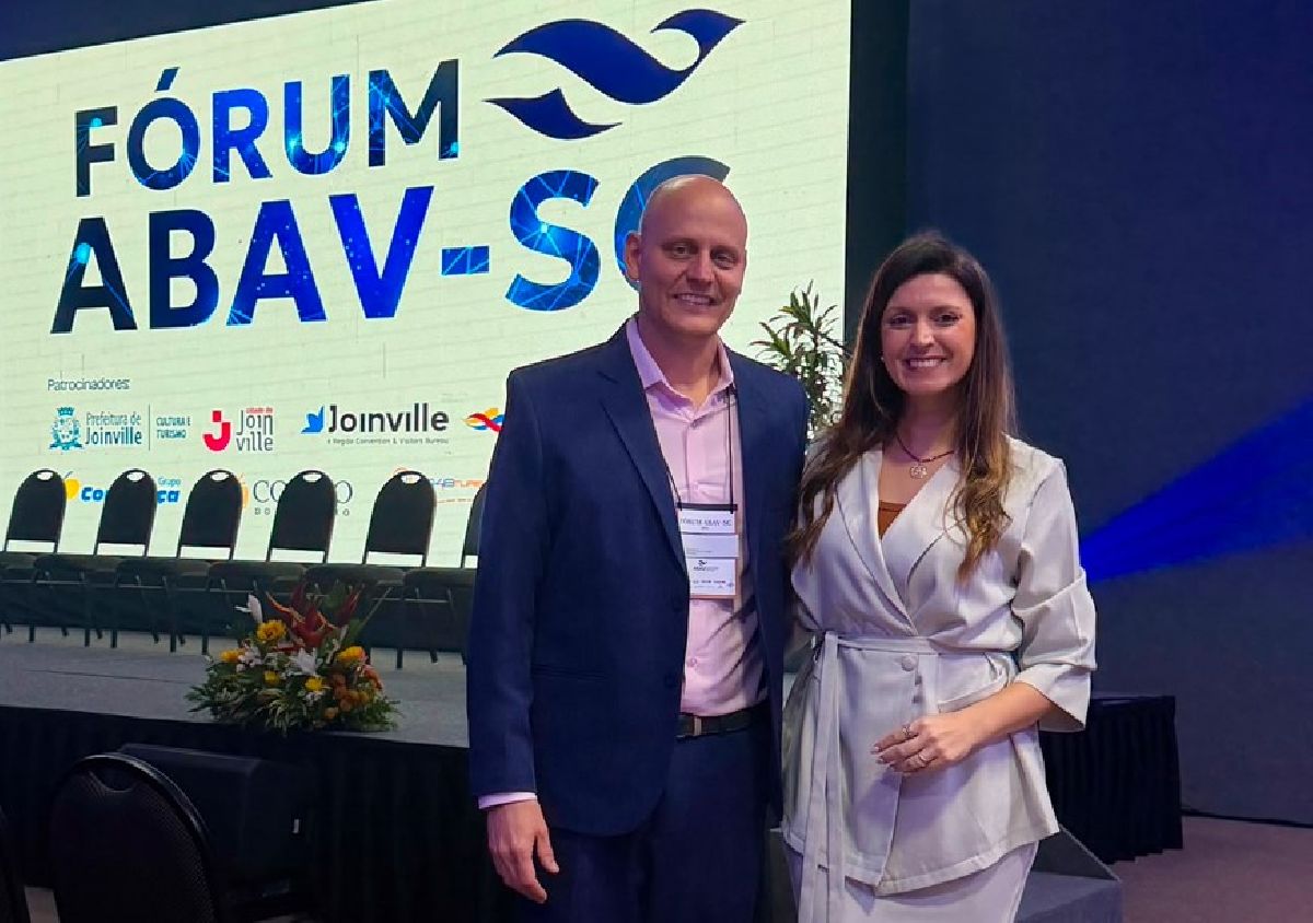 Novo viajante quer protagonismo e experiências autênticas, destaca Thais Medina durante Fórum ABAV-SC