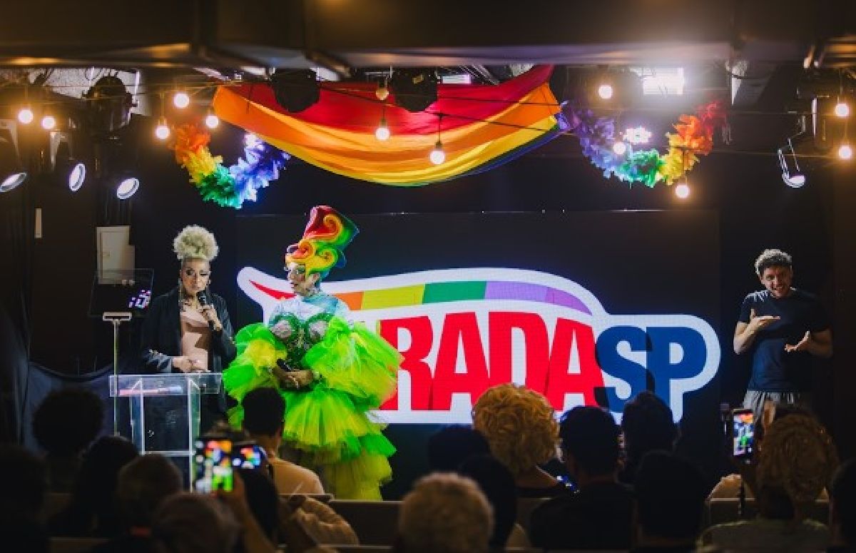 Associação da Parada do Orgulho LGBT deSão Paulo recebe a Salva de Prata, uma das mais altas honrarias da Câmara Municipal de São Paulo