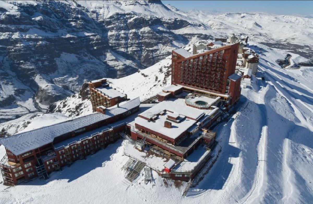 Valle Nevado confirma extensão da temporada 2026 até outubro com mais de 5 metros de neve acumulada