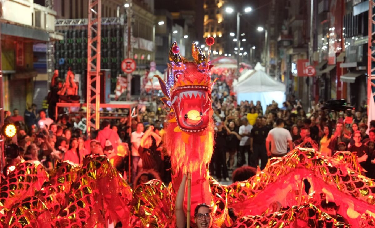 São Paulo recebe o maior Festival da Lua Chinês do Brasil com desfile recorde de leões na Rua 25 de Março