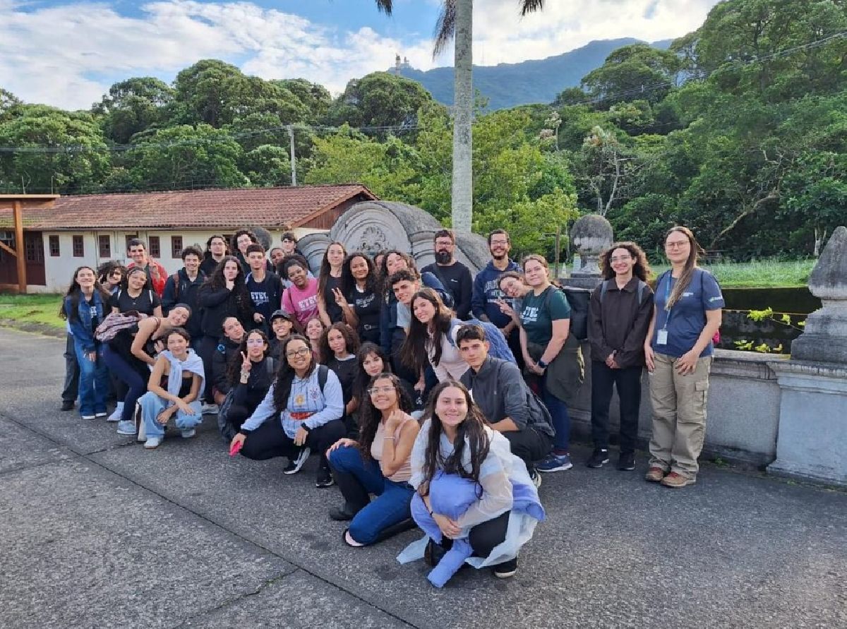 Parque Caminhos do Mar transforma visita escolar em aula a céu aberto na Mata Atlântica