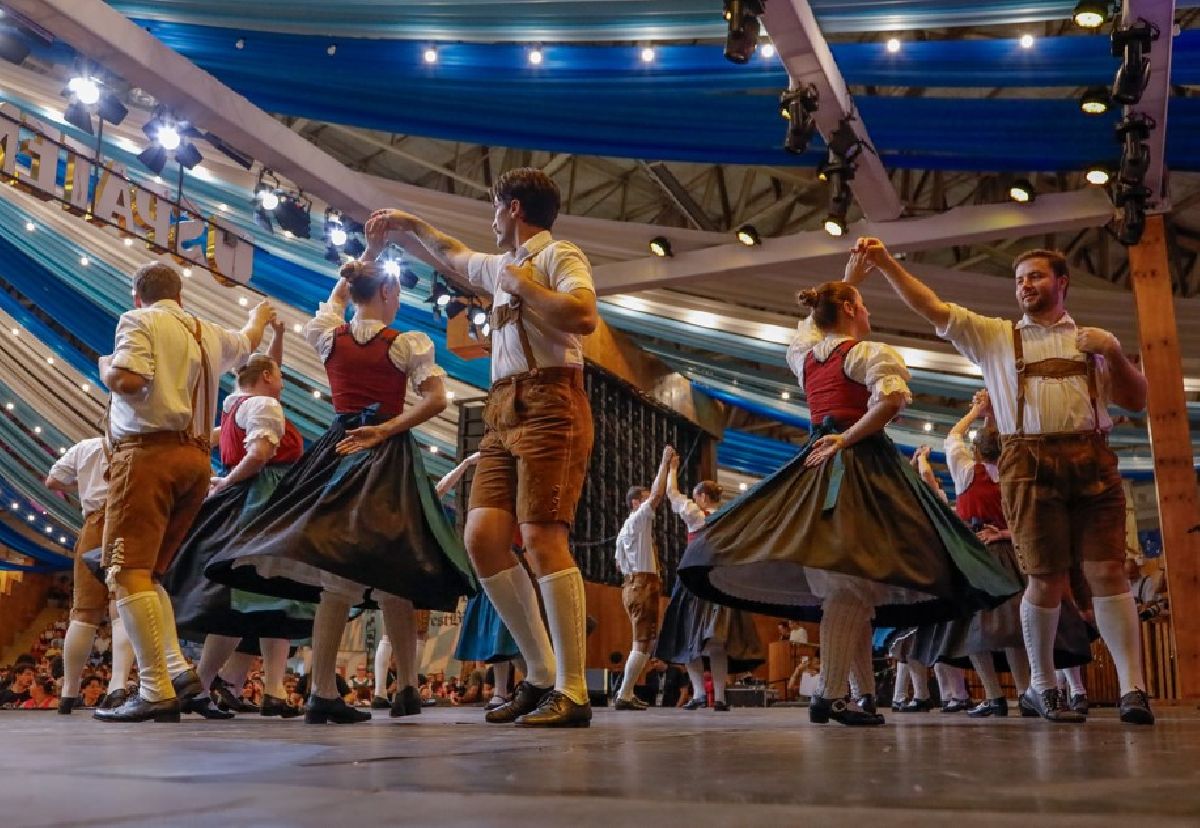 41ª Oktoberfest Blumenau terá mais de 90 apresentações de dança na programação oficial, com mais de 900 dançarinos