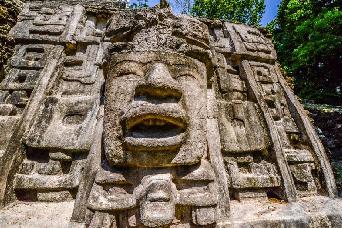Orange Walk e Lamanai: entre templos maias, floresta e sabores do norte de Belize