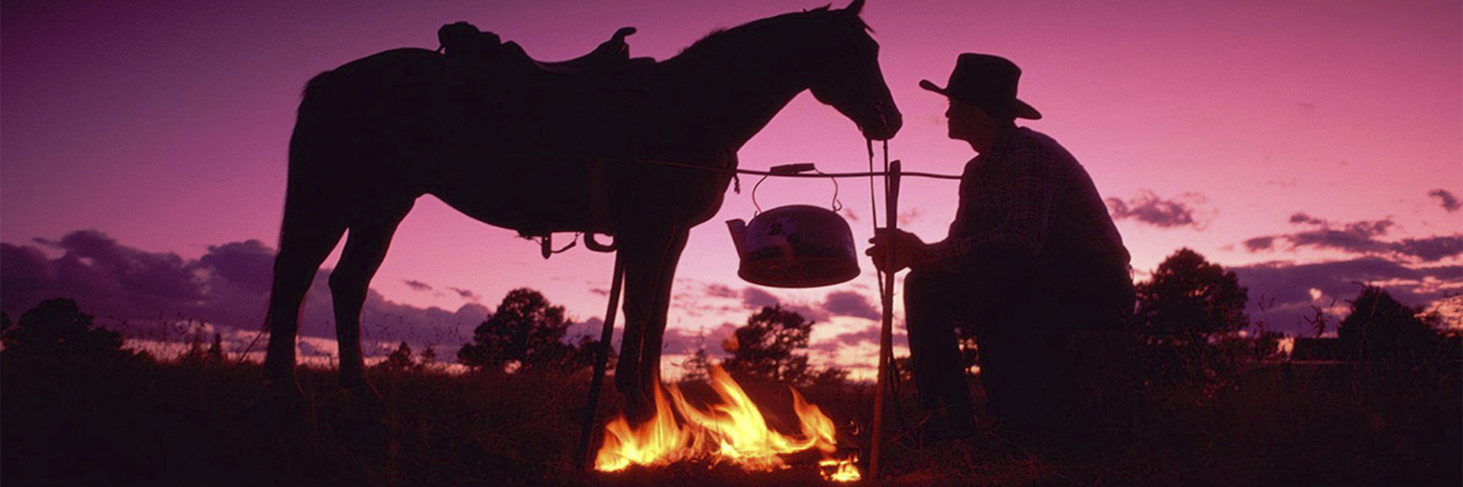 aHOME ROTEIRO DA SERRA GAUCHA - RS - Homem com o cavalo