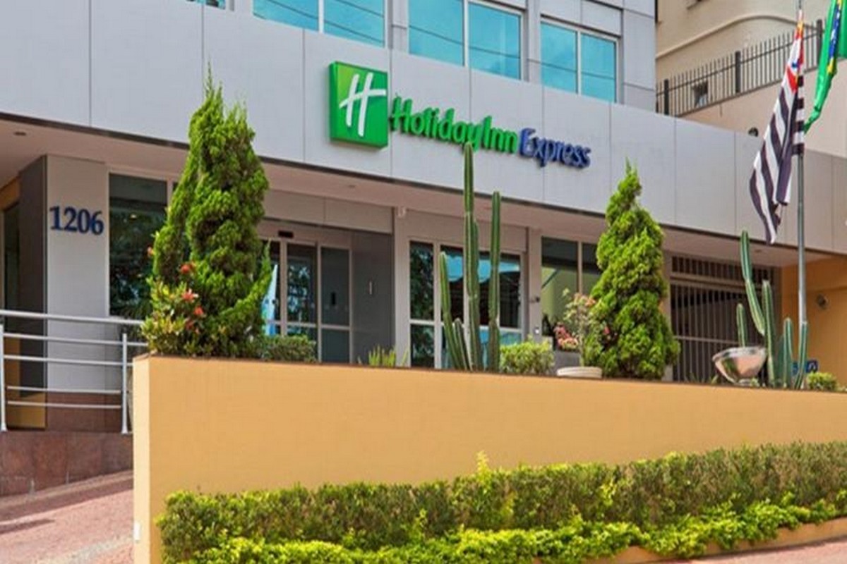 HOLIDAY INN EXPRESS SUMARÉ