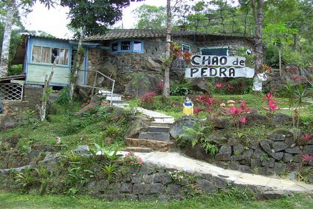 CHALÉS CHÃO DE PEDRA