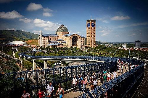 TURISMO RELIGIOSO EM APARECIDA: CONHEÇA A TERRA DA SANTA PADROEIRA 