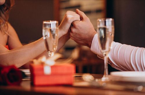 HOTÉIS, BARES E RESTAURANTES TÊM EXPECTATIVAS POSITIVAS PARA O DIA DOS NAMORADOS 