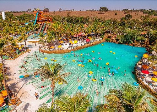 Diversão e solidariedade: parque aquático lança campanha para maio e junho 