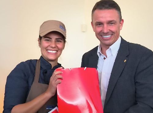 Clara Gaehwiler vence o concurso do Turismo da Suíça - A Melhor Fondue do Brasil 