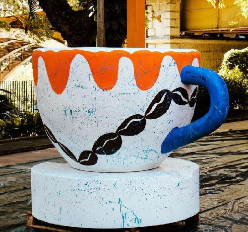 Centro histórico recebe exposição de xícaras gigantes durante Festival do Café no Triângulo SP 
