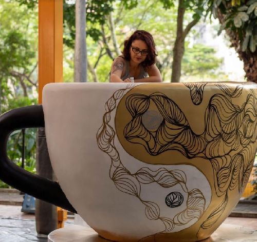 Centro histórico recebe exposição de xícaras gigantes durante Festival do Café no Triângulo SP 