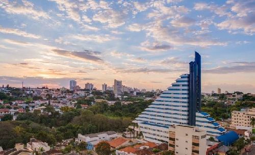 Dia dos Namorados: Blue Tree Premium Londrina terá jantar romântico e hospedagem com espumante, trufas de chocolates e decoração especial 