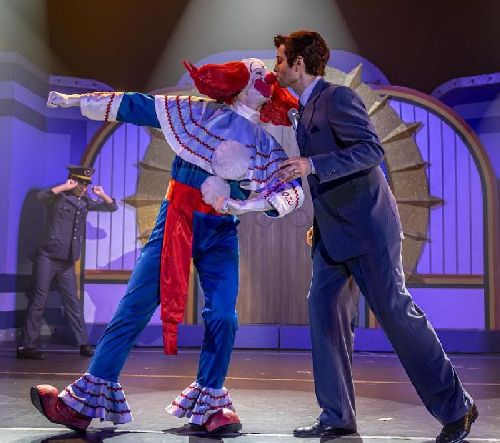 Comédia musical Silvio Santos Vem Aí! ganha novas apresentações no Teatro OPUS Frei Caneca 
